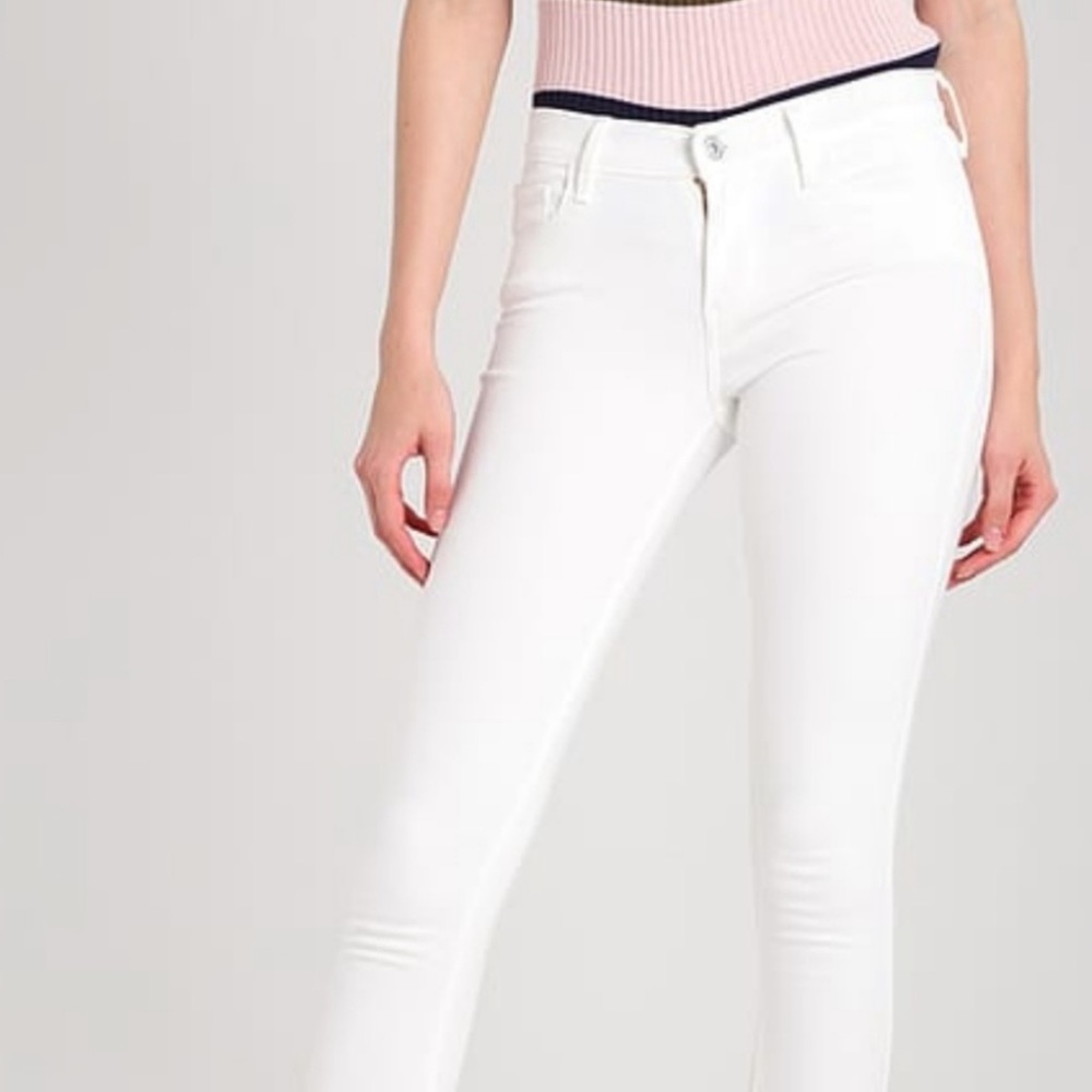 LEVI'S 710 white jeans